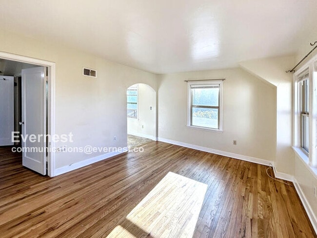 Building Photo - 1322 E Kiowa St
