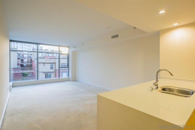 Building Photo - Beautiful 1Br/1Ba Downtown San Diego Condo In High-rise! Water Included! With Parking, Gym, Pool,...