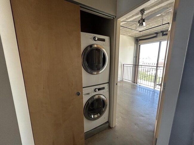 Building Photo - 360 W 300 S