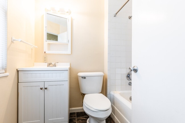 Building Photo - 6 Falcon Ln