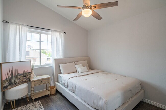 Building Photo - 10615 N 63rd Dr