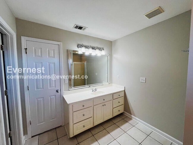 Building Photo - 236 Holmar Dr