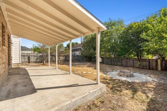 Building Photo - 905 Rocking Spur Cove