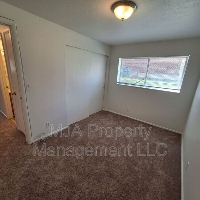 Building Photo - 4642 S Arlington Park Dr