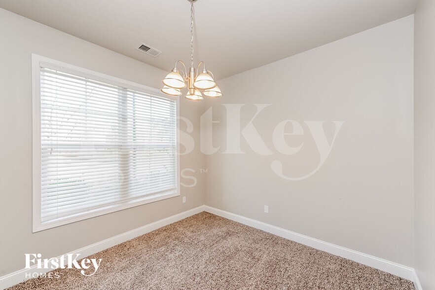 Building Photo - 2061 Chesley Dr