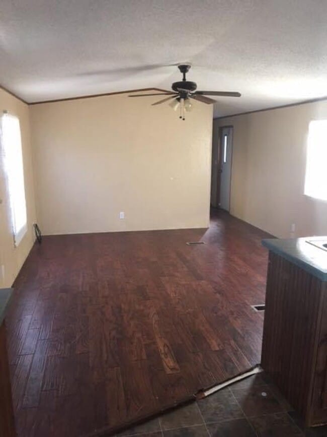 Building Photo - 2 bed 1 bath Country home