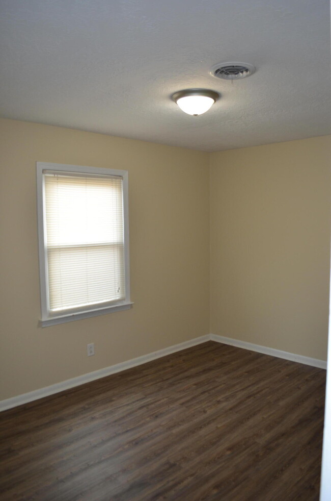 Building Photo - 221 Merrymont Dr