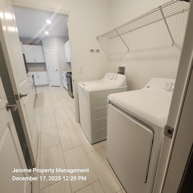 Building Photo - 2546 Leonia Ln