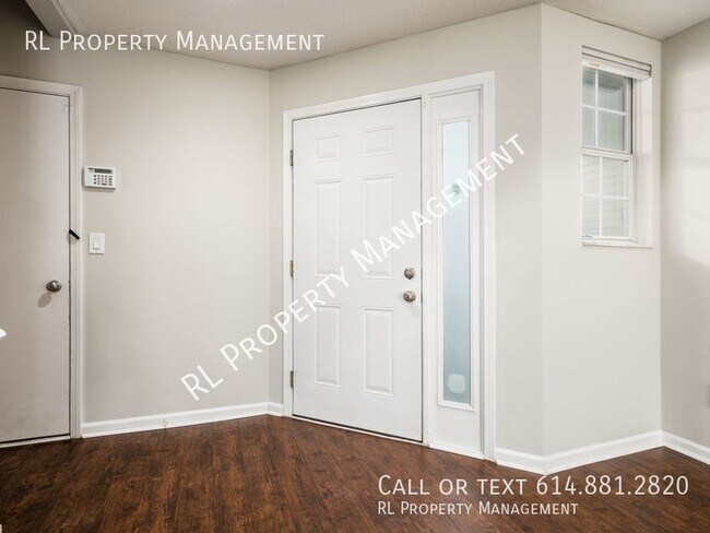 Building Photo - Spacious 3 bedroom 2.5 bathroom condo in W...