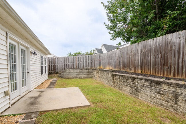 Building Photo - 114 York Way