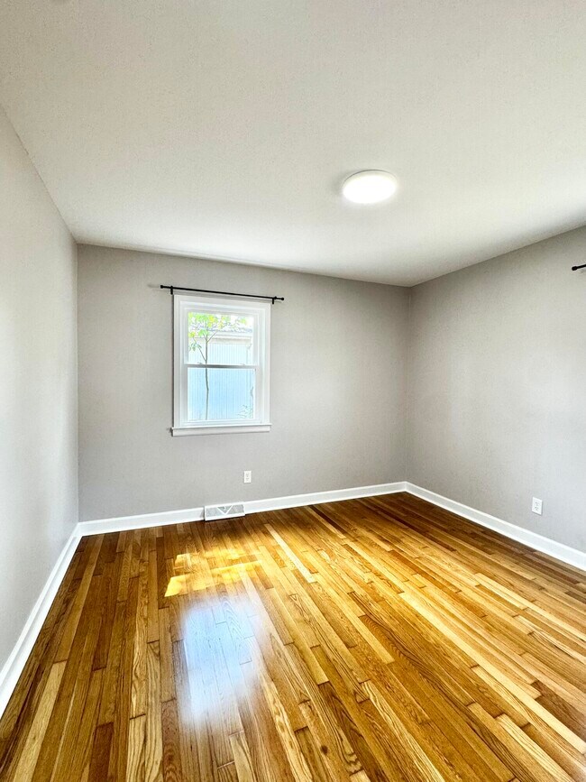 Building Photo - 1821 Blue Ridge Dr