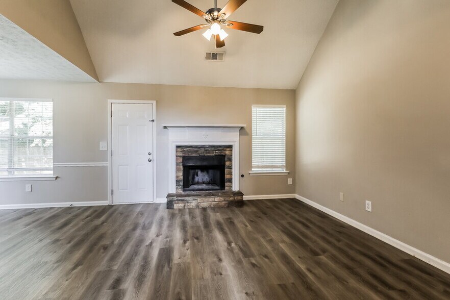 Building Photo - 846 Crabtree Ct