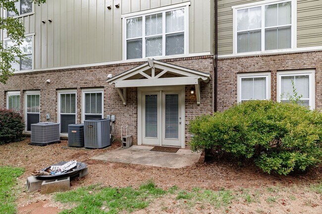 Building Photo - Ground-level, one-story condo in the highly sought-after gated community, The Woodlands of Athens!