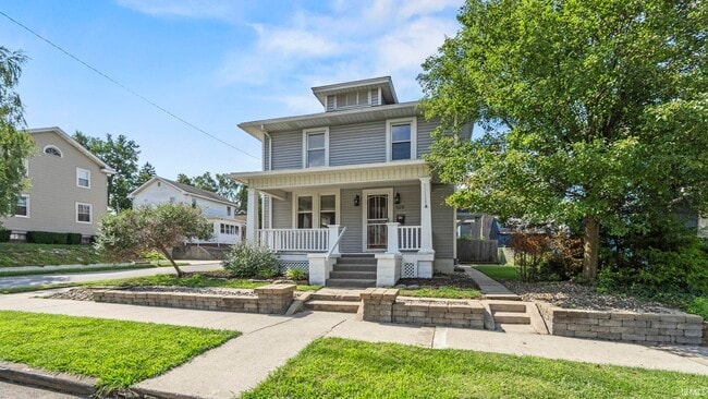 Building Photo - 828 Forest Ave