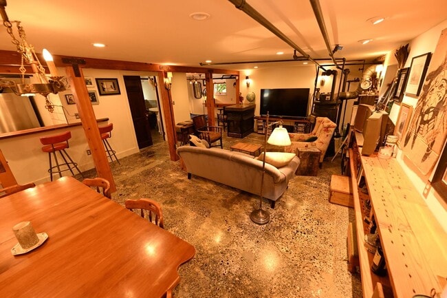Building Photo - 3bd/2ba Seattle Home