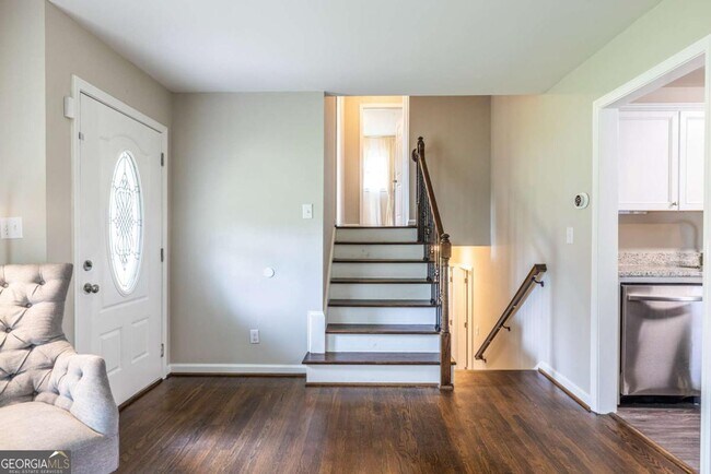 Building Photo - 2439 Parkland Dr