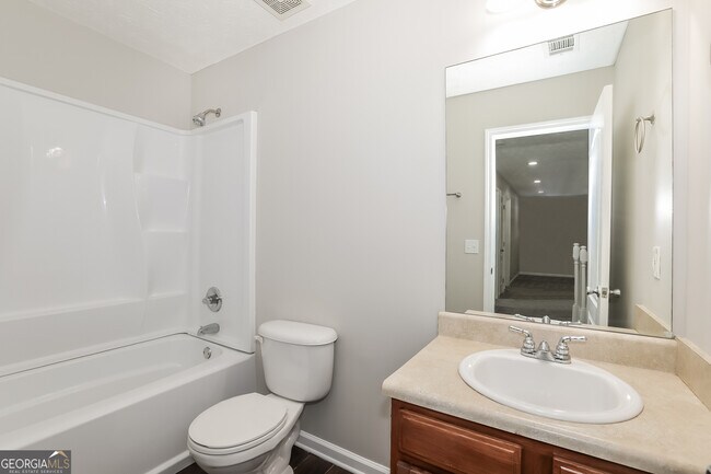 Building Photo - 110 Lumby Ln