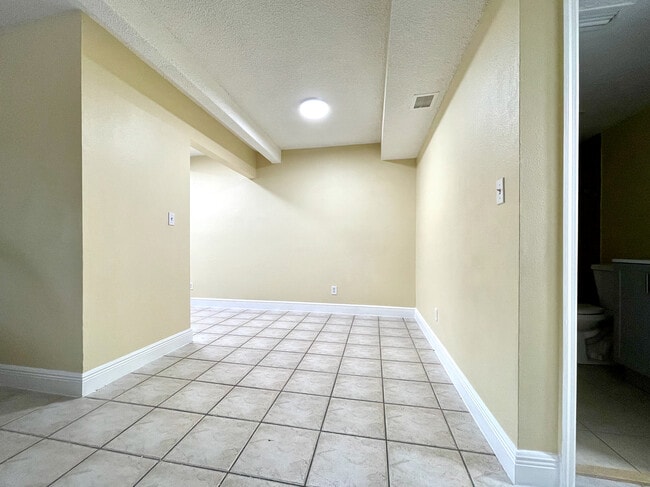 Building Photo - 1005 S Flagler Ave