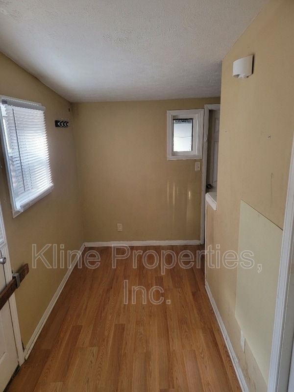 Building Photo - 4324 Winthrop Ave