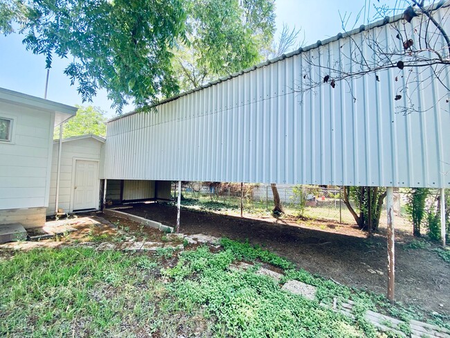 Building Photo - 244 La Salle Dr