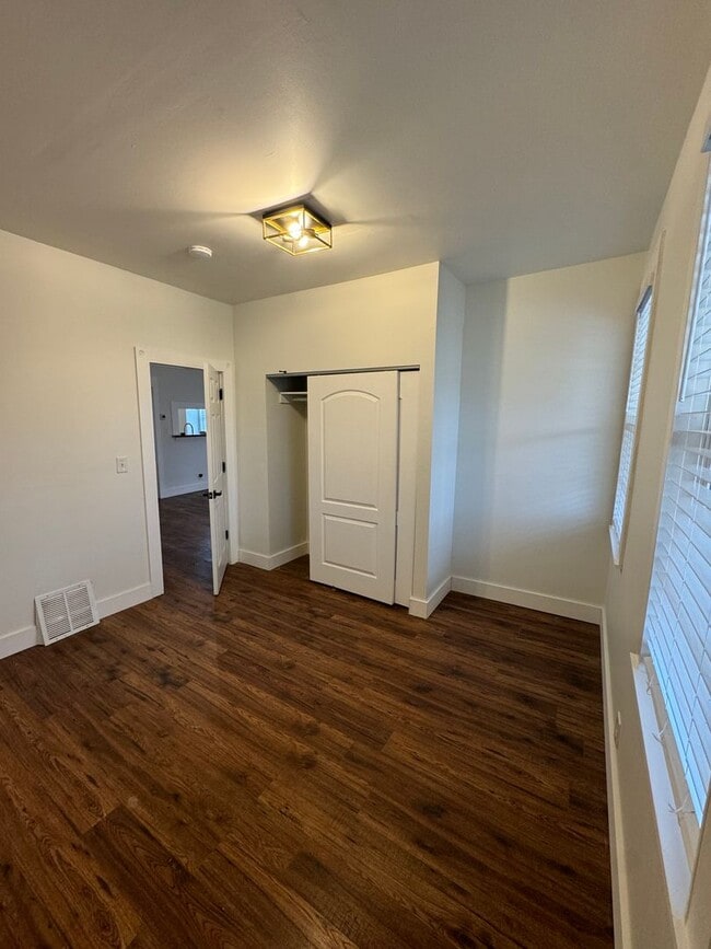 Building Photo - Discover Your Dream Home in Historic Brewers Hill!