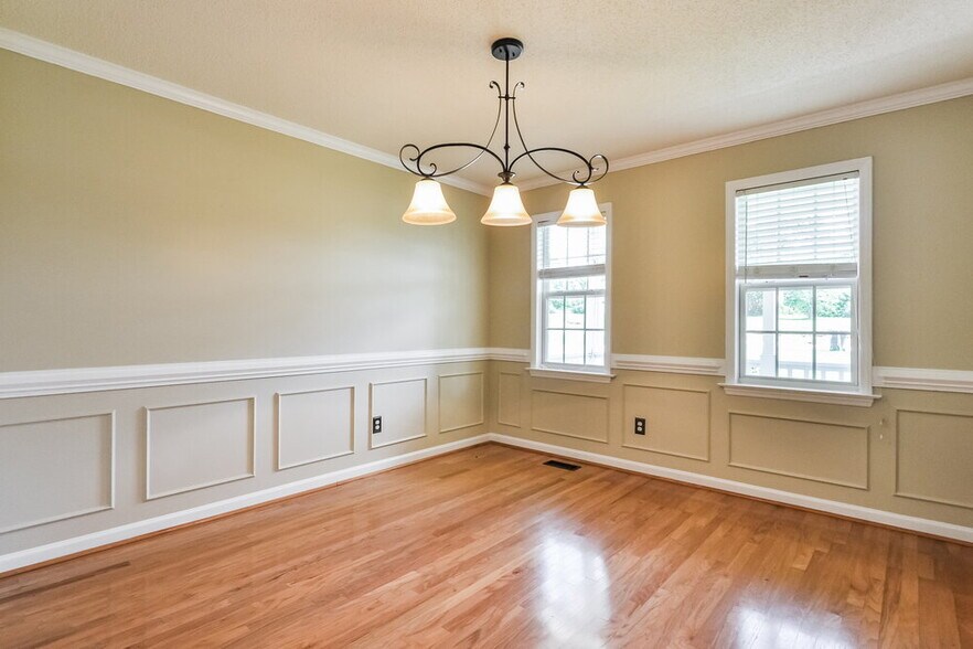 Building Photo - 120 Nightshade Ln