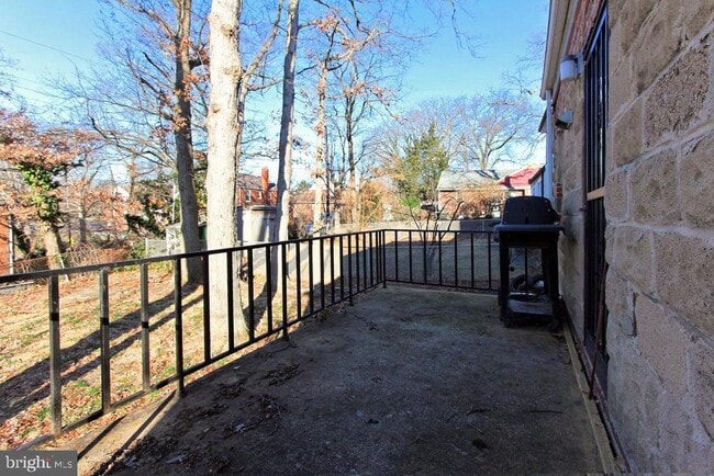 Building Photo - 2104 S Nelson St