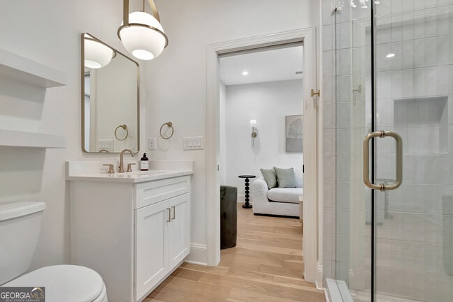 Building Photo - 11 Bourbon St