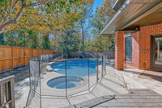 Building Photo - 11 Gabled Pines Pl