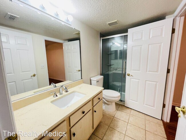 Building Photo - 1 br, 1 bath House - 802 Crest Pines Dr Un...