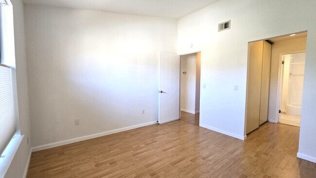 Building Photo - 38715 Huntington Cir