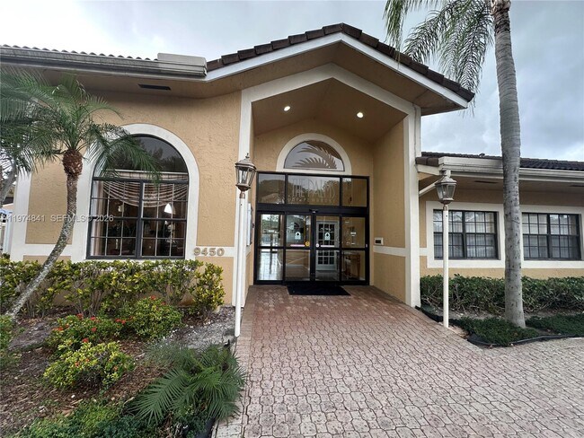 Building Photo - 9491 Palm Cir S