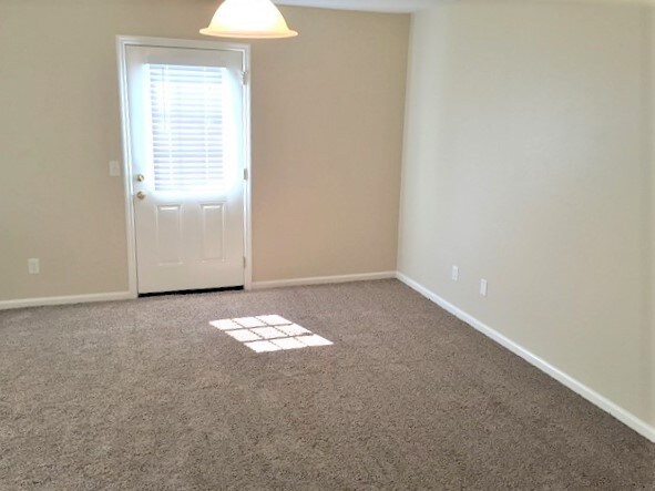 Building Photo - 12 Willow Lakes Dr