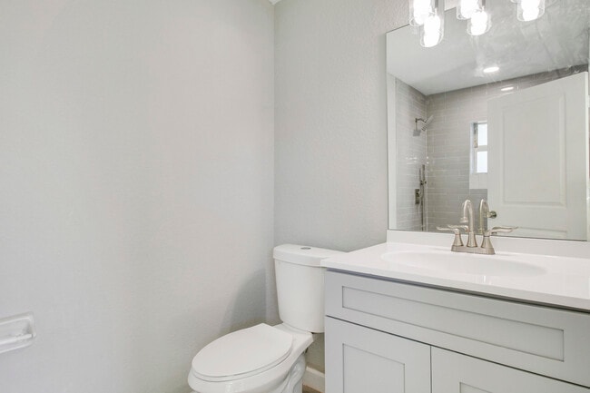 Building Photo - 548 SW 5th St