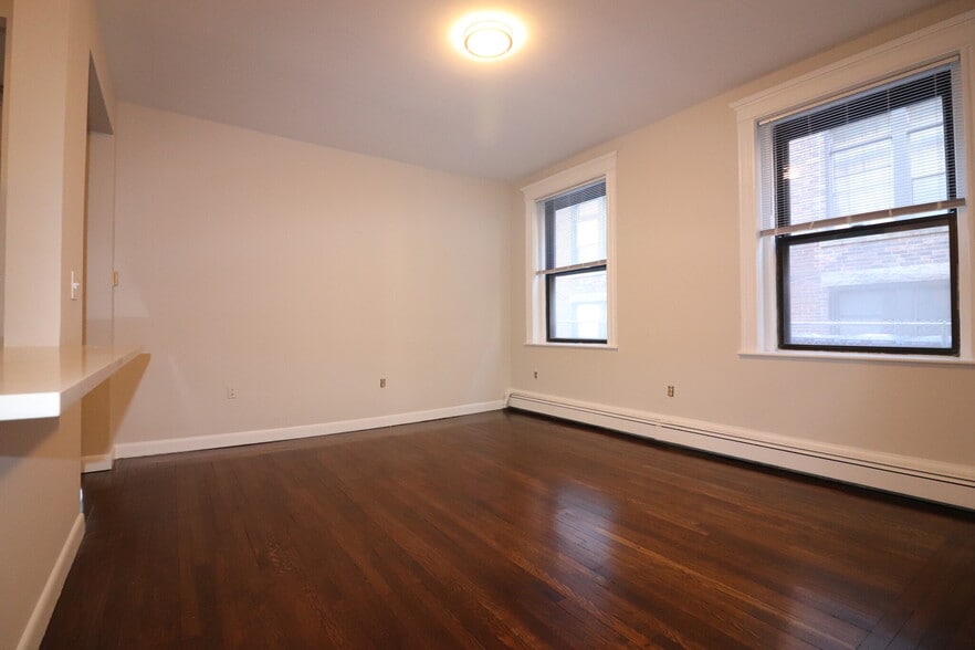 Building Photo - 31 Stearns Rd