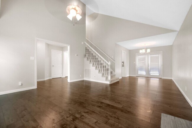 Building Photo - Pet Friendly Three Bedroom!