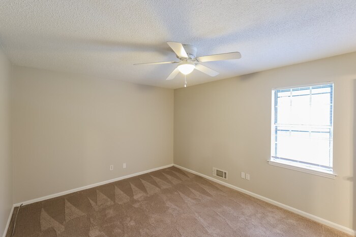 Building Photo - 1708 English Knoll