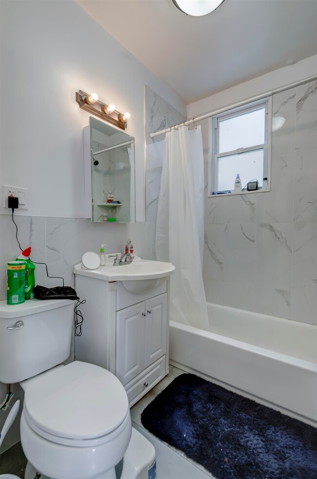 Building Photo - 164 Orient St