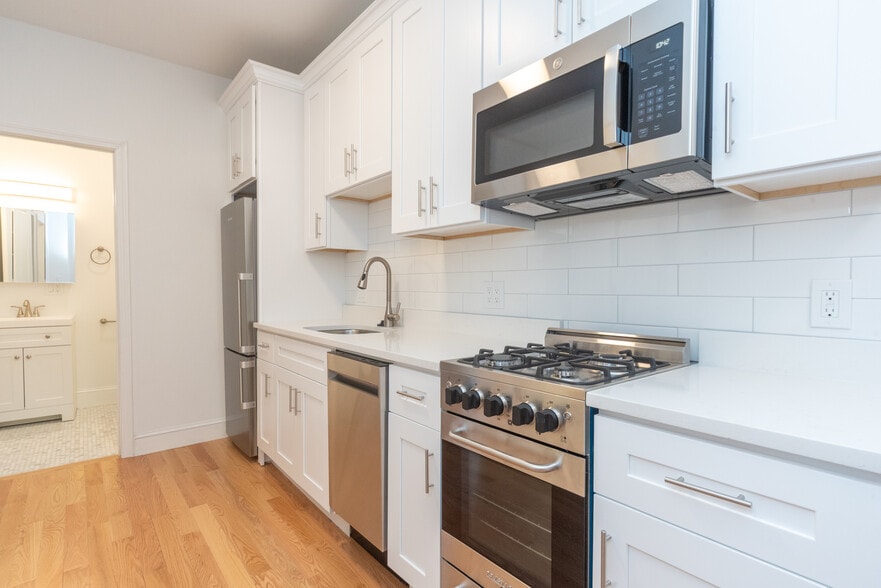 Building Photo - 95 Park Dr