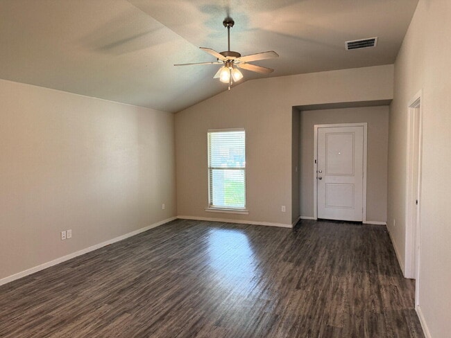 Building Photo - 2120 N Texas Ave
