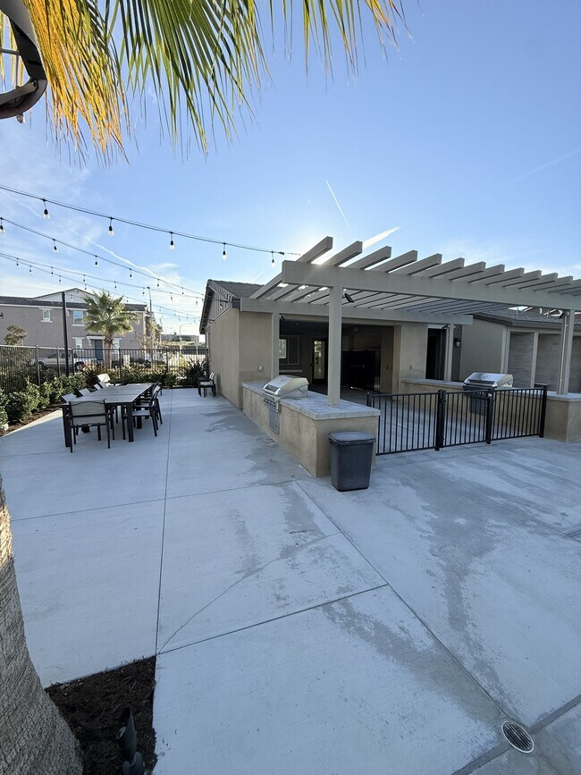 Building Photo - 36351 Elizabeth Ln