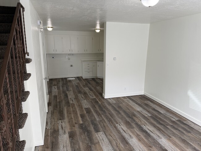 Building Photo - 805 E 275 N