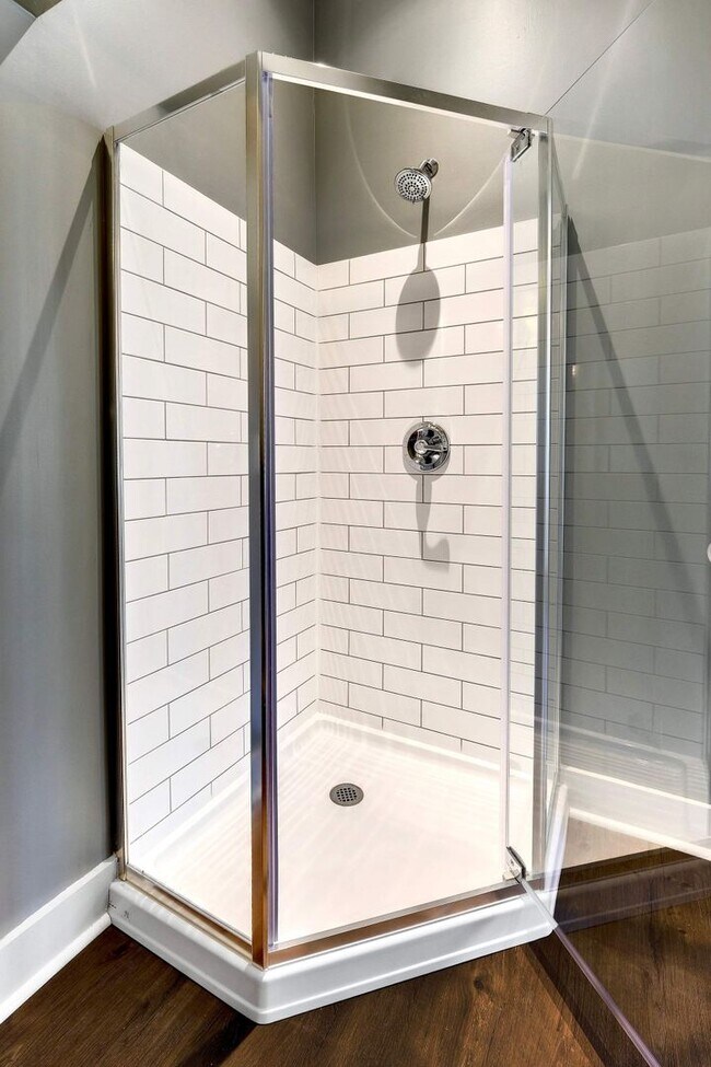 Building Photo - EAST NASHVILLE - FOUR BEDROOM Historic Home with amazing views of Nashville Skyline!