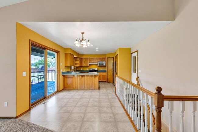 Building Photo - Single Family Home in LOLO, 4 bed / 3 bath...