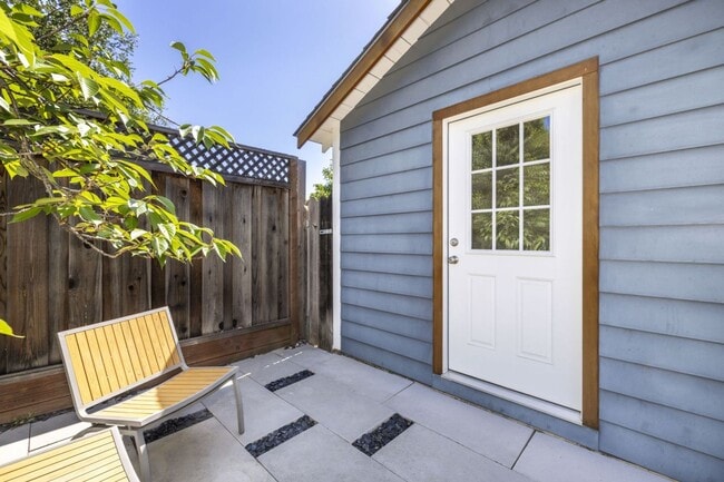 Building Photo - Beautifully Remodeled 4 Bed, 3 Bath Home w...