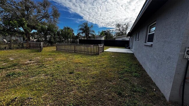 Building Photo - 3935 Middlesex Pl