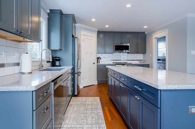 Building Photo - 10 N Pistakee Lake Rd