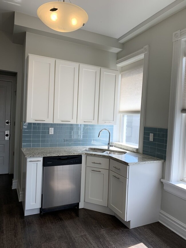 Building Photo - 1653 N Halsted St