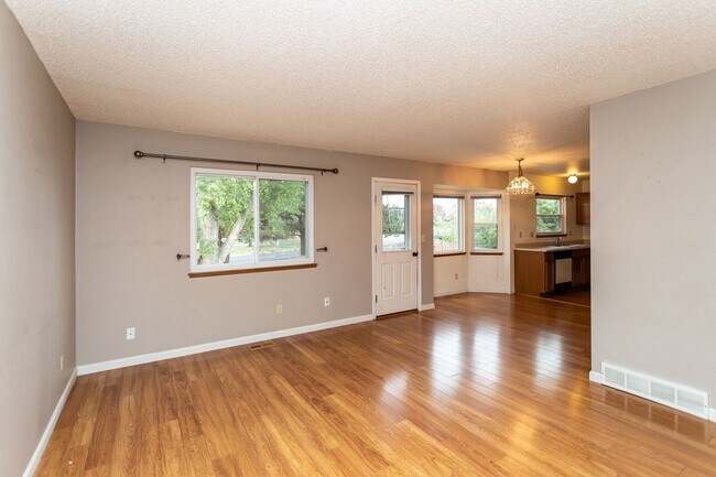 Building Photo - 6109 Lowlander Ct