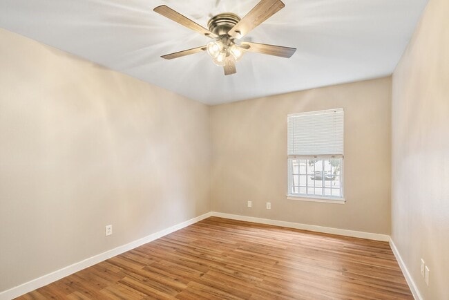 Building Photo - 6401 Skyline Dr